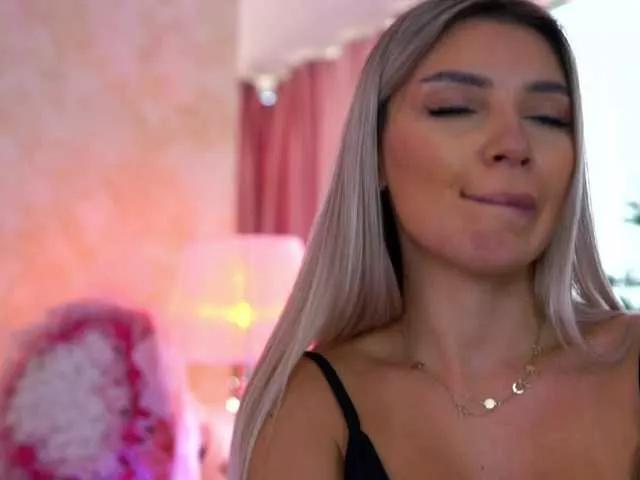 ArtTeasee from BongaCams