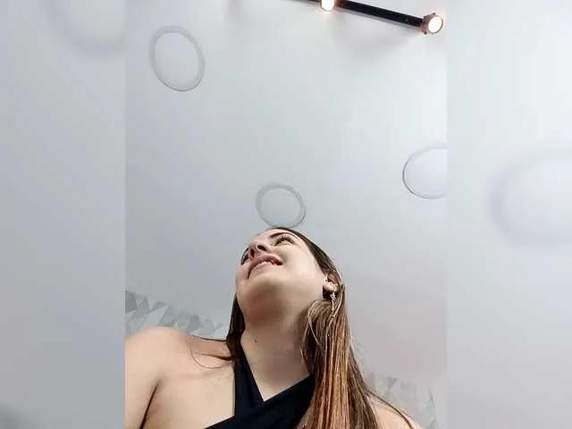 BellaSaint from BongaCams