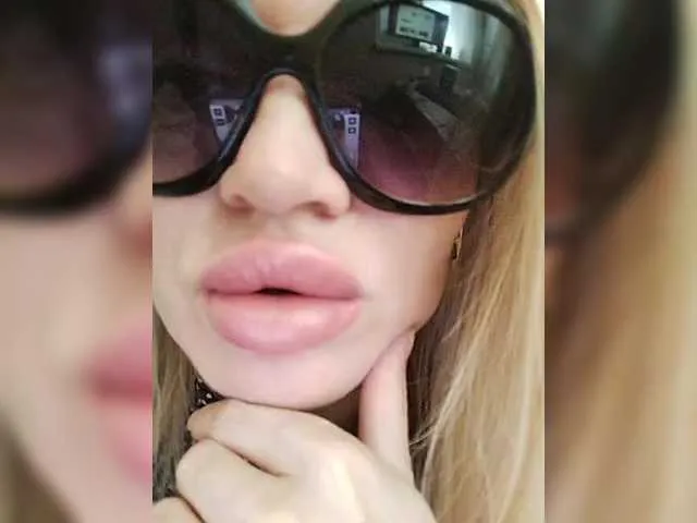 ElenCarr from BongaCams