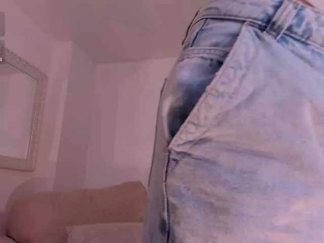 EllaClark from BongaCams