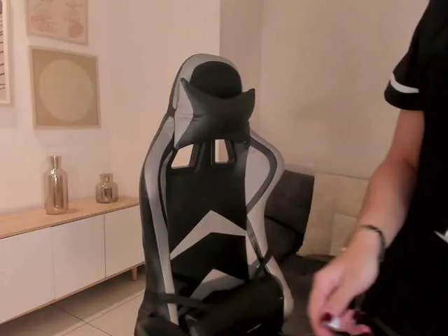 EllaClark from BongaCams