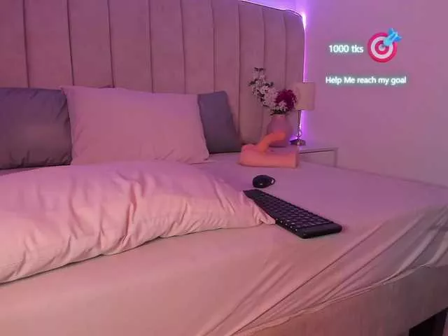 EllaThorne from BongaCams