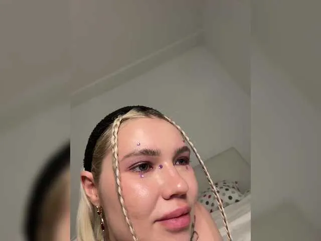 Emmagoodgirl on BongaCams 