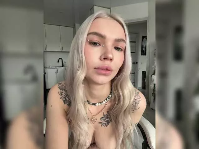Emmagoodgirl on BongaCams 