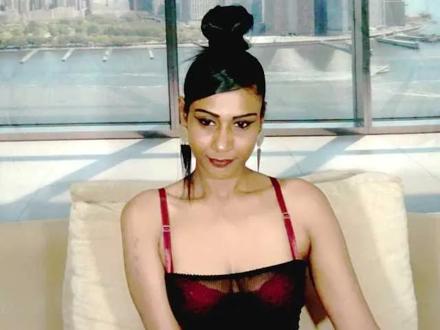 ErroticStarr from BongaCams