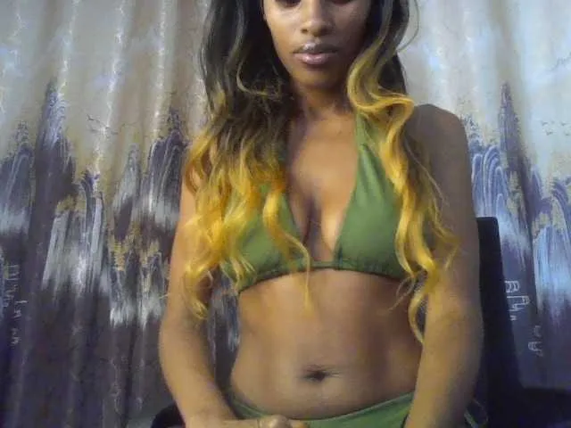 HappyLoverxo from BongaCams