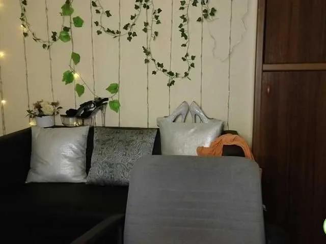 Jullyblondkiss from BongaCams