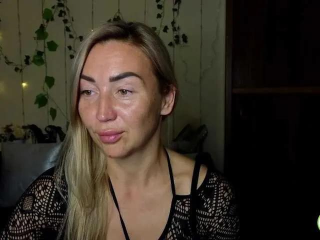 Jullyblondkiss from BongaCams