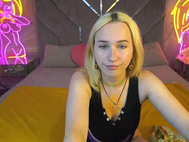 LilElfie from BongaCams