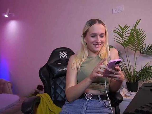 LilElfie from BongaCams