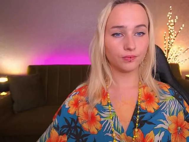 LilElfie from BongaCams