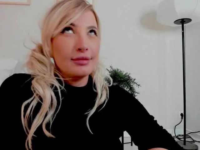 LilouKatt from BongaCams