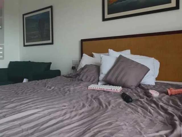 Lizzymeoww from BongaCams