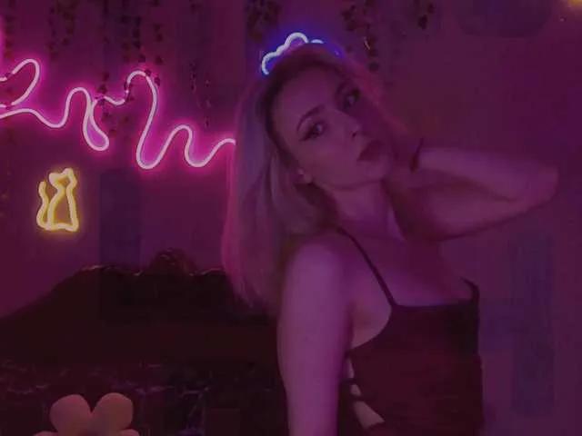 LollyGirlMoon from BongaCams