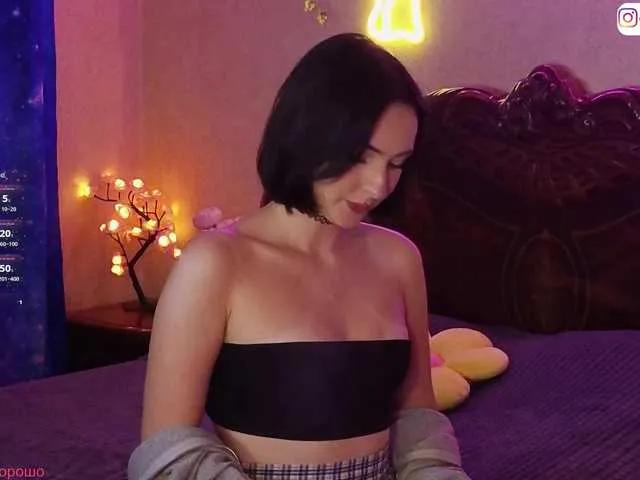 LollyGirlMoon from BongaCams