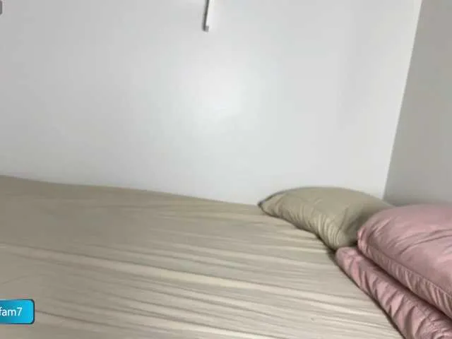 Lul1lovee from BongaCams