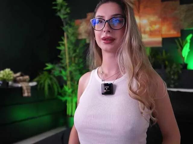 MaddieBryggs from BongaCams