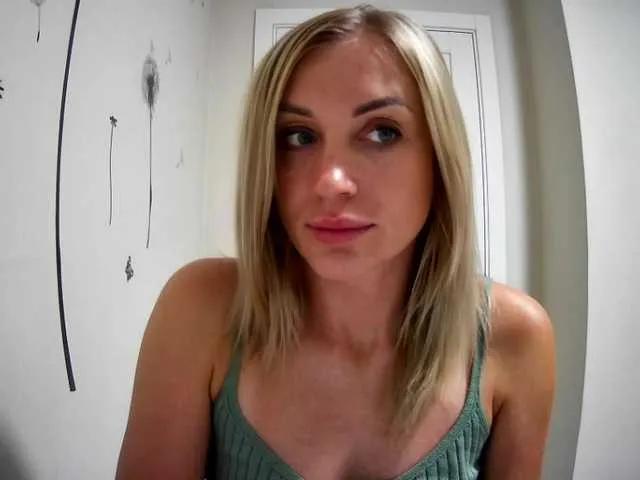 MarryEmm from BongaCams