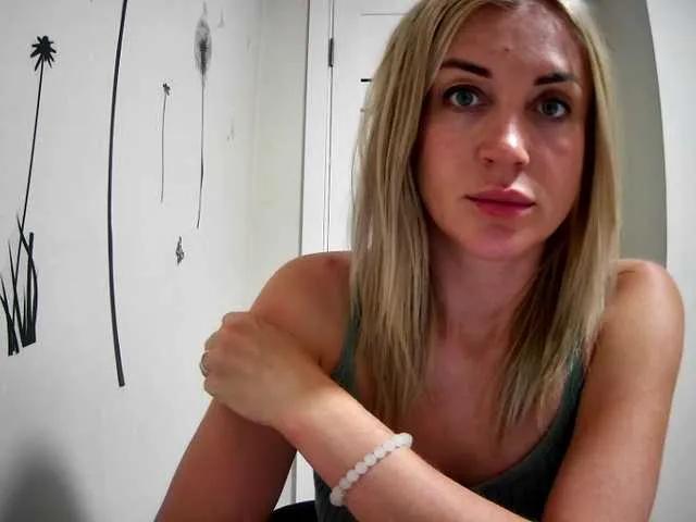 MarryEmm from BongaCams