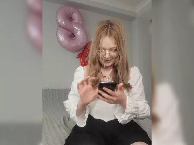 MelMooon from BongaCams