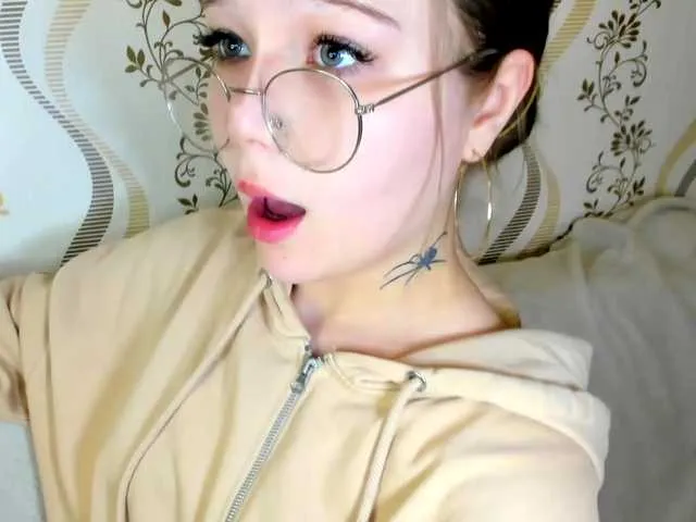 MelMooon from BongaCams