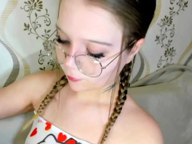 MelMooon from BongaCams