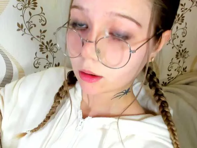 MelMooon from BongaCams