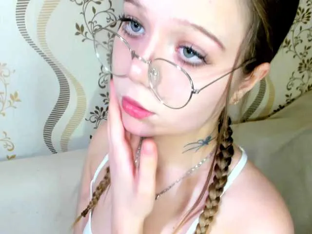 MelMooon from BongaCams