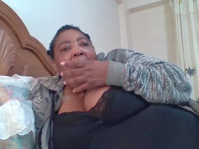 Pussylips53 from BongaCams
