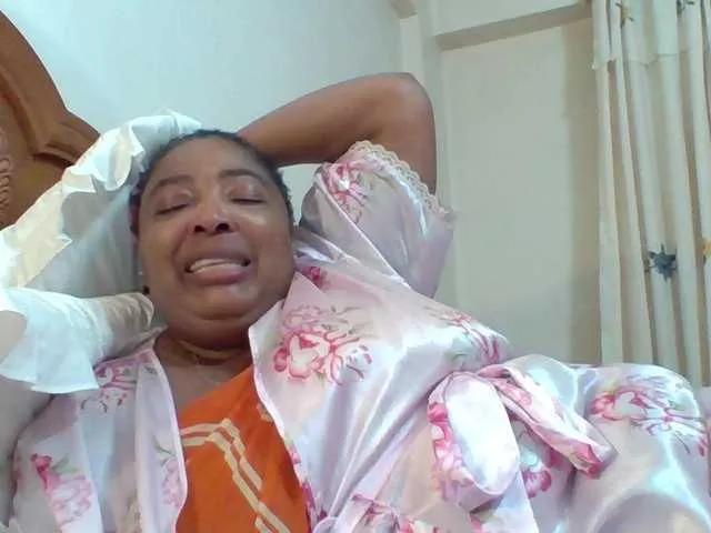 Pussylips53 from BongaCams