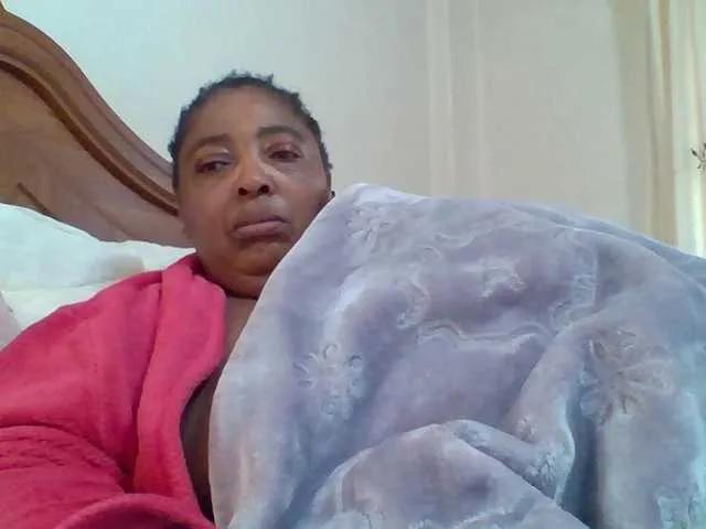 Pussylips53 from BongaCams