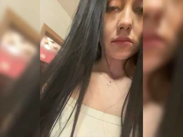 Qeen777 from BongaCams