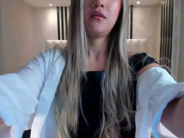 RebeccaHudson from BongaCams