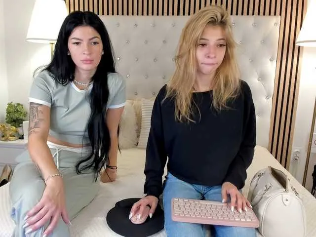 Sarawhitee from BongaCams