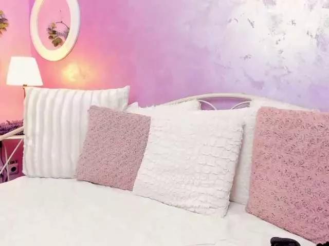 SarraFox from BongaCams
