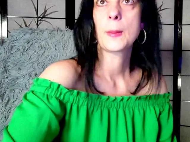 SweetLongLips from BongaCams