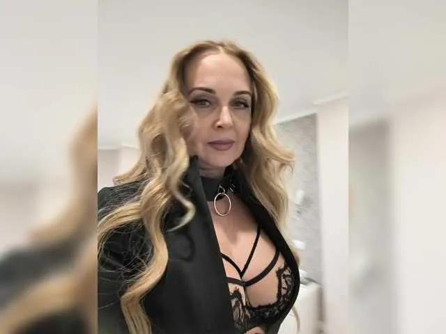 XxxSexyMilfxxX from BongaCams