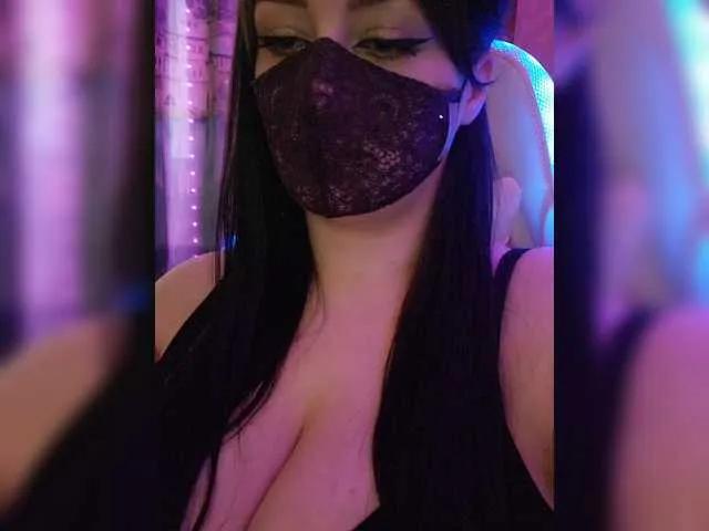 YennSI from BongaCams