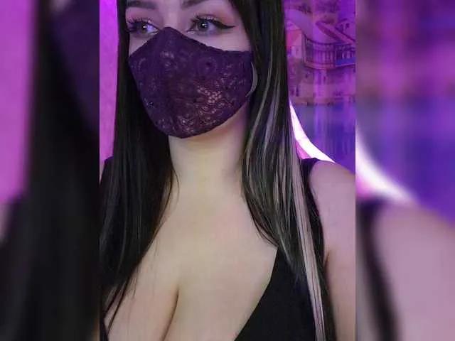 YennSI from BongaCams