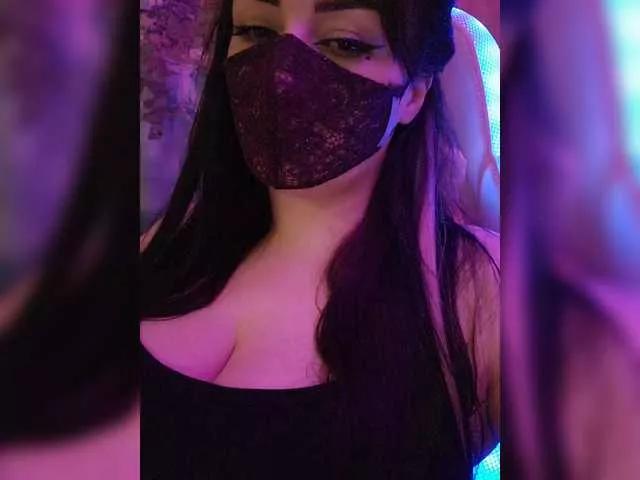 YennSI from BongaCams