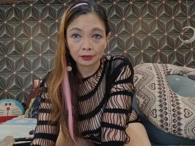 YummyMeily from BongaCams