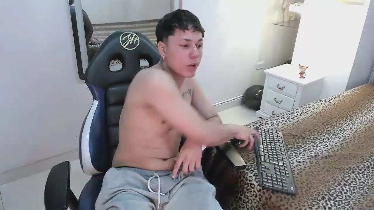 AaronFonseca from Cam4