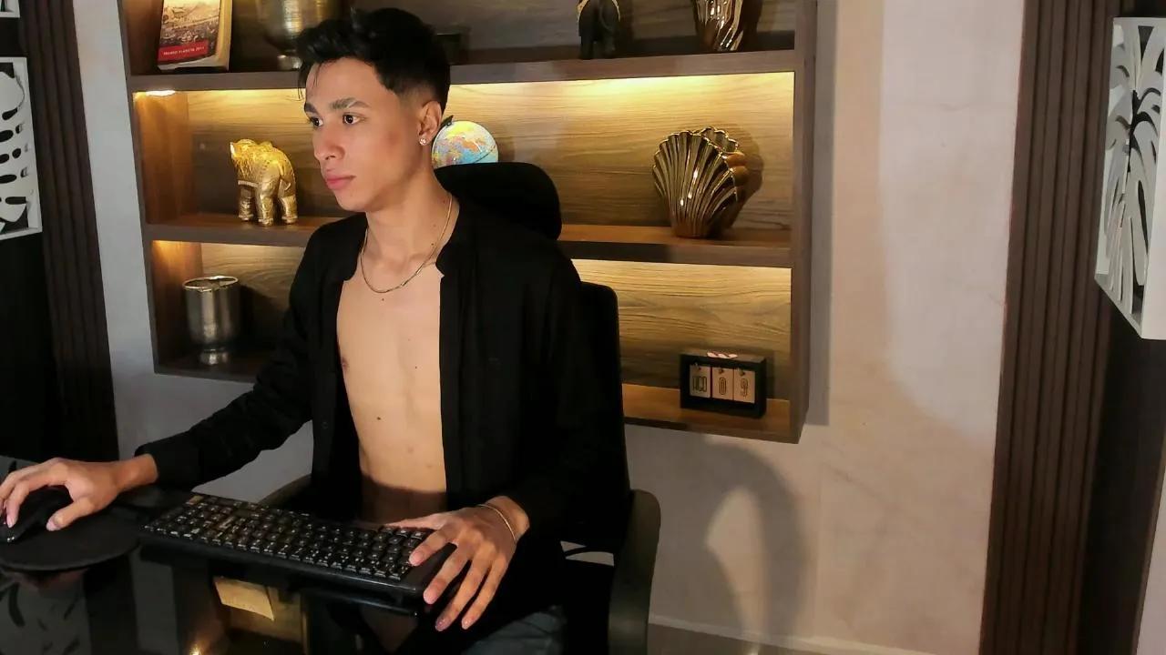 AmadeoDeSanti from Cam4