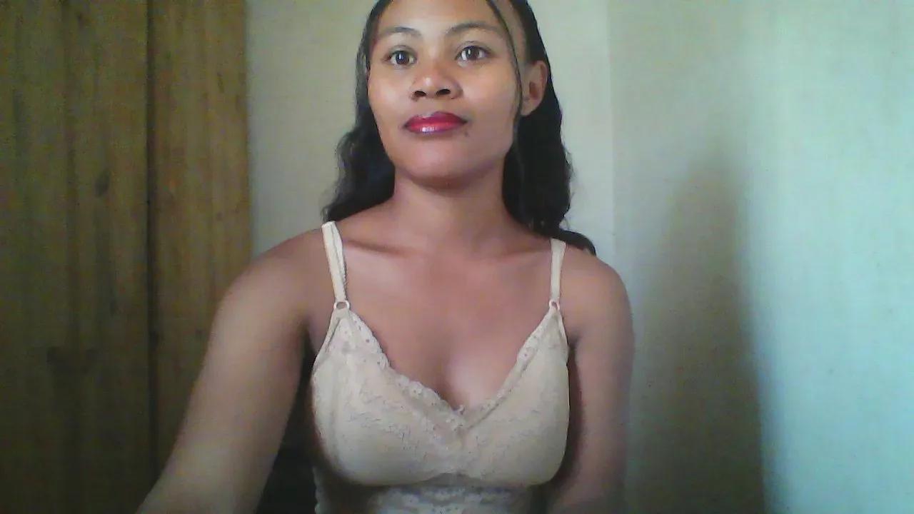 Dillianah2625 from Cam4