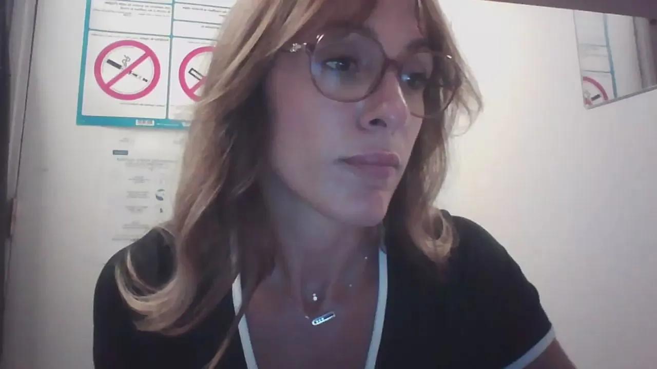 EmmaLoren from Cam4