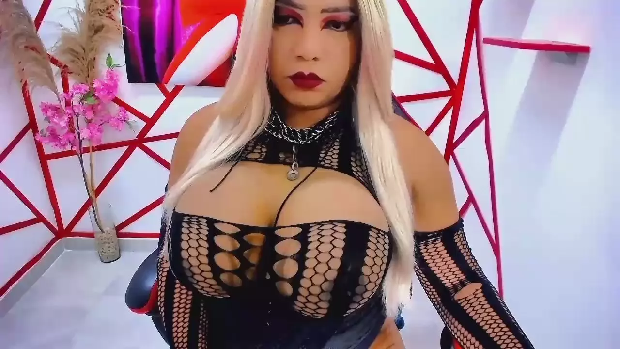 Kellyhugecock from Cam4