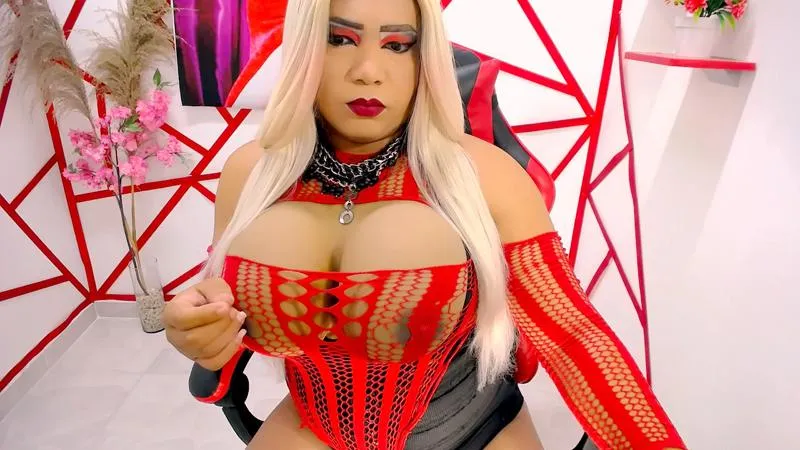 Kellyhugecock from Cam4