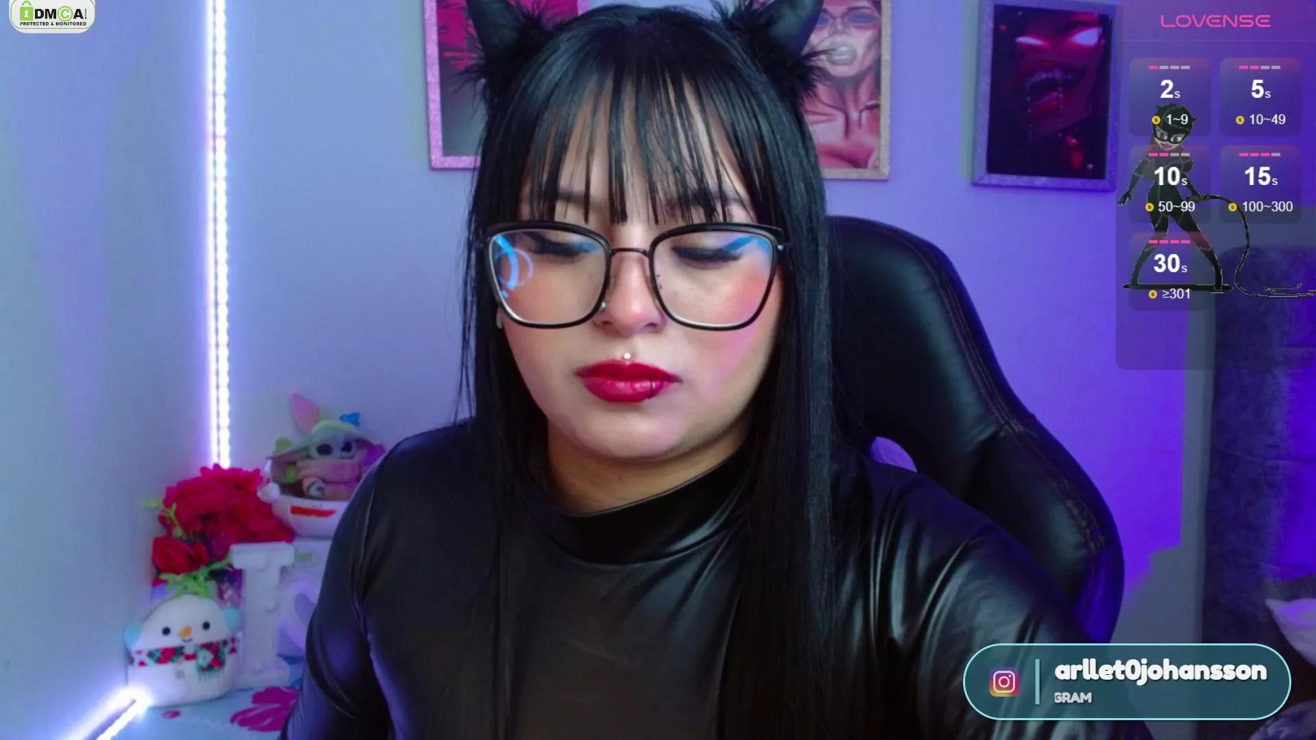 Miss_scarllet from Cam4