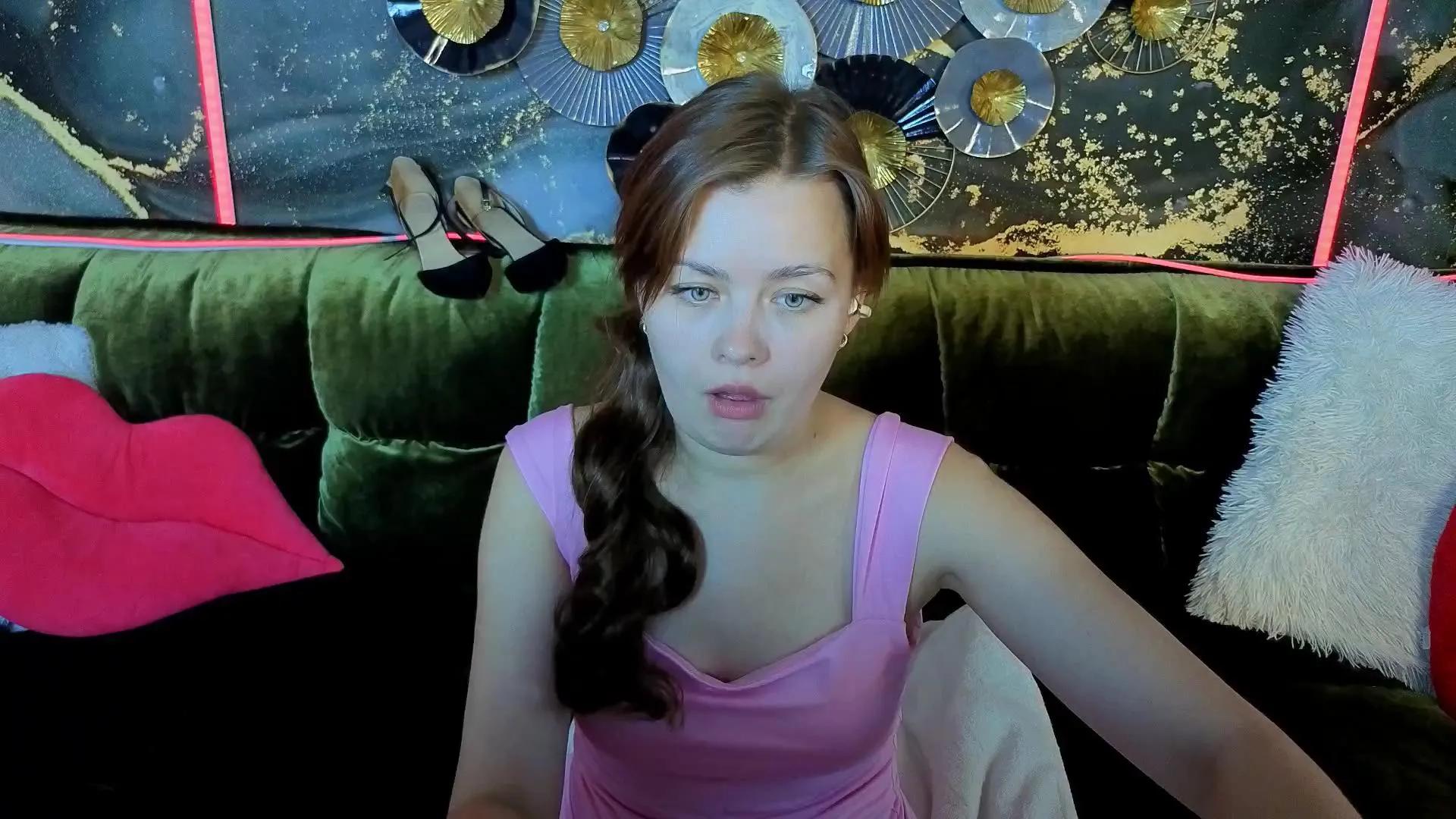 RedDolll from Cam4