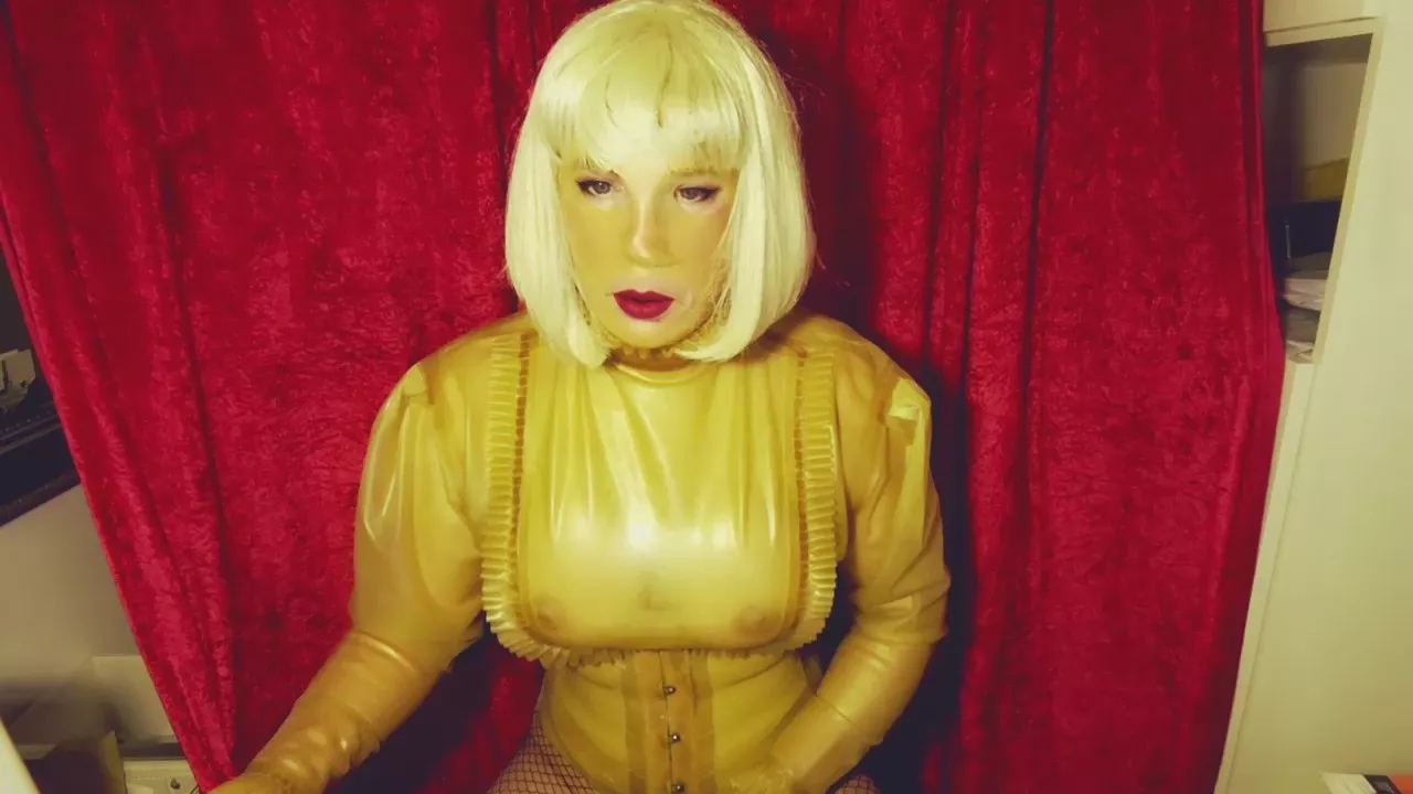 RubberCousin from Cam4